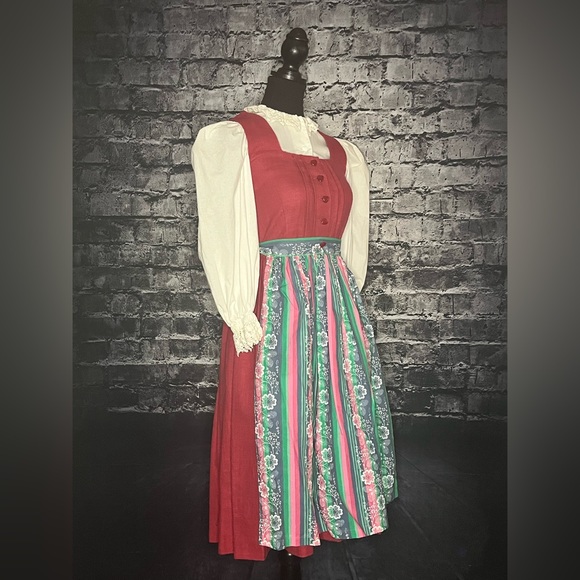 Bavarian Oktoberfest Dirndl - Picture 3 of 5